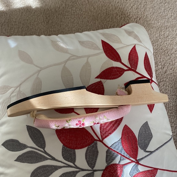 Very Unique Japanese Wooden Geta Sandals - Picture 3 of 9